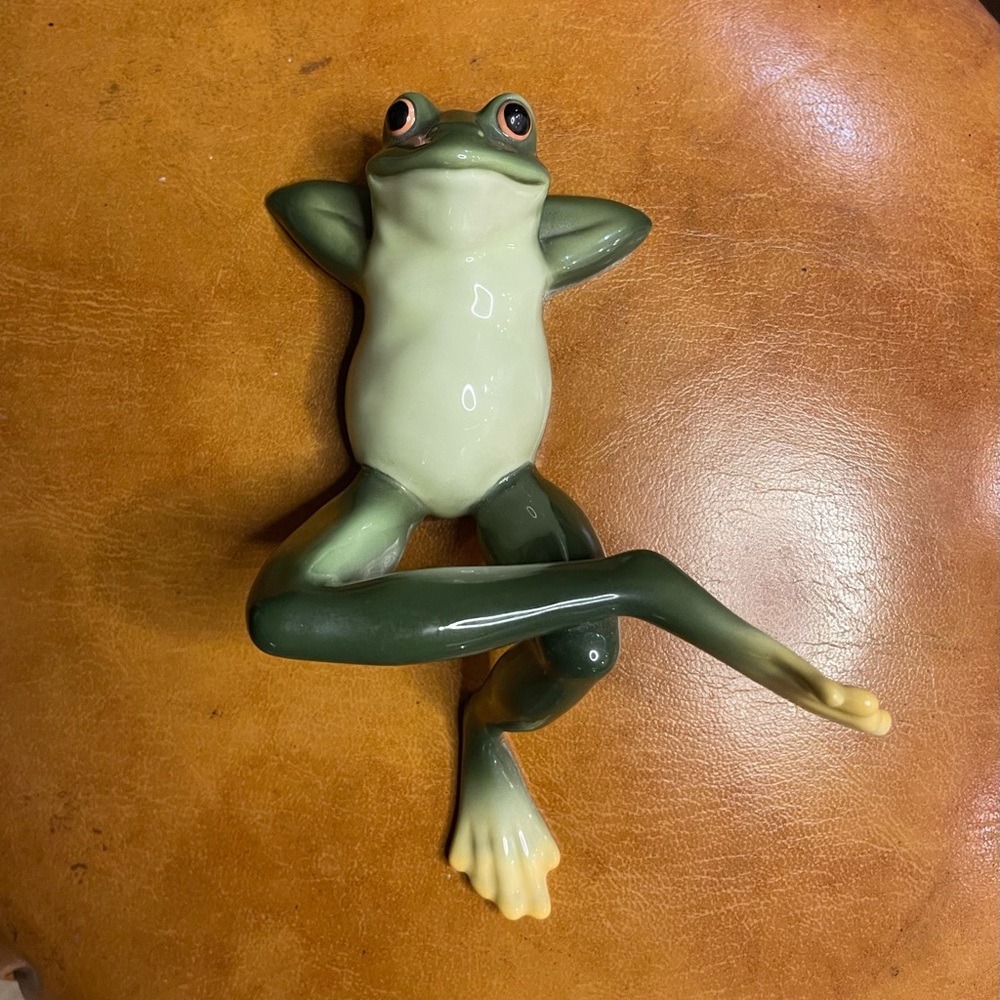 Franz Porcelain Frog FZ00079.